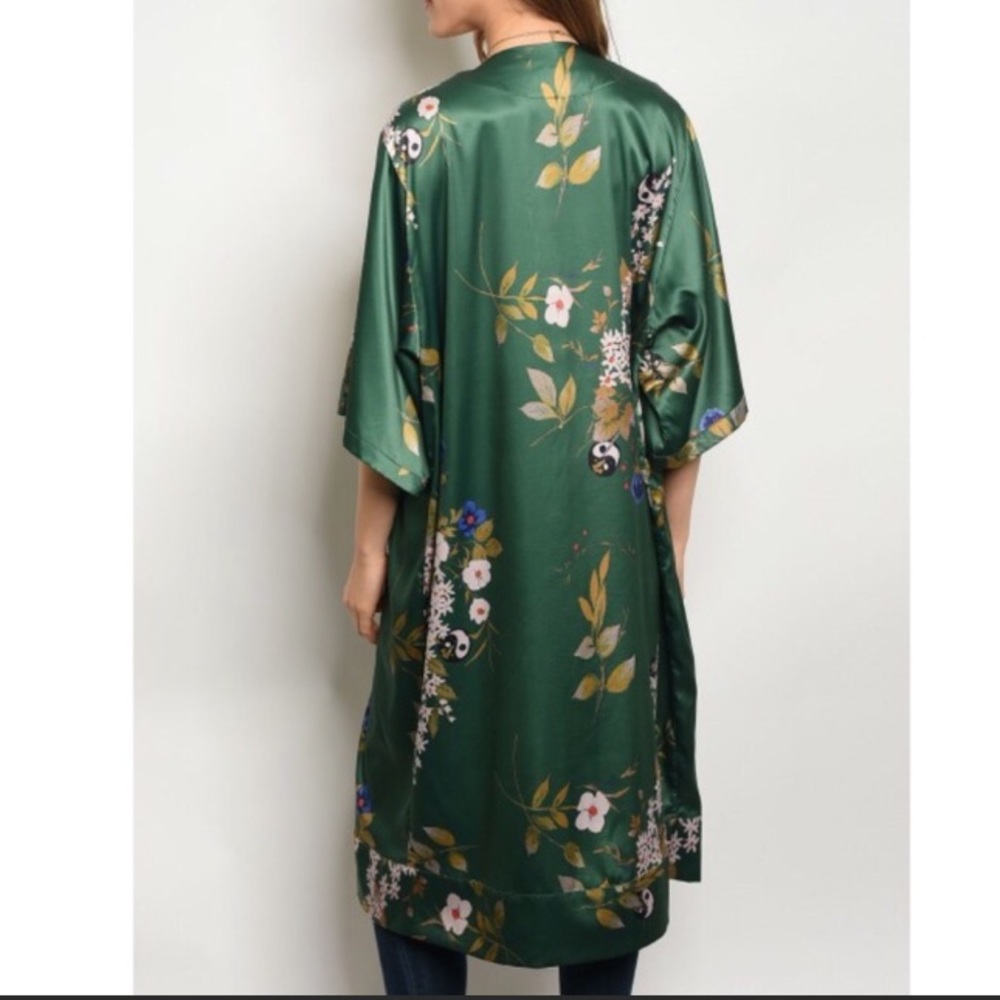 REDUCED💰 Emerald Satin Floral Kimono - Picture 2 of 6